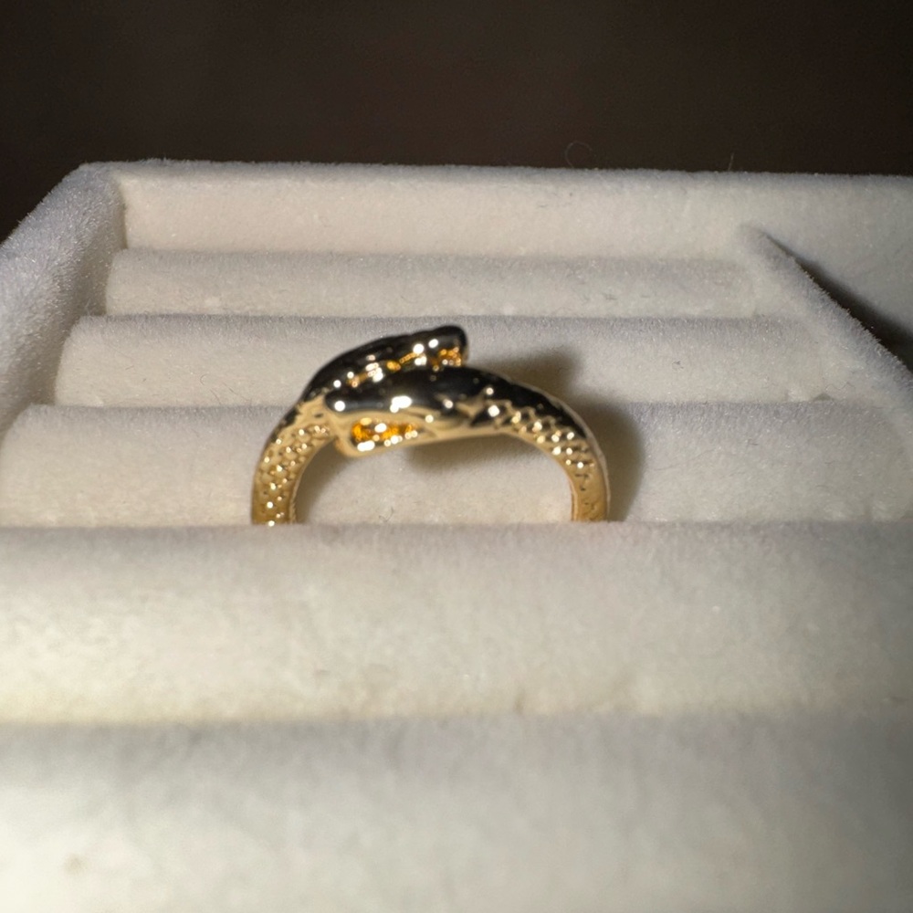 Elegant Gold Snake Ring